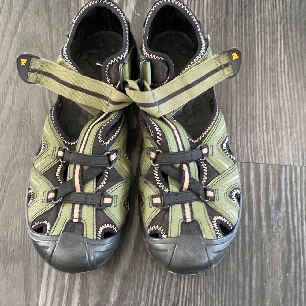 🍍MERRELL🍍SIZE 6M🍍